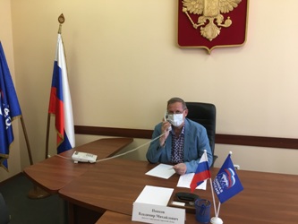 Владимир Попков провел дистанционный прием граждан 